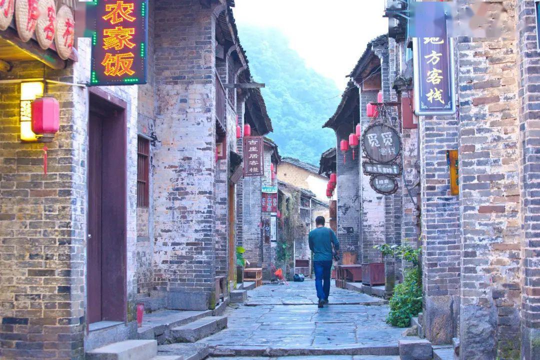 救援跳绳女孩