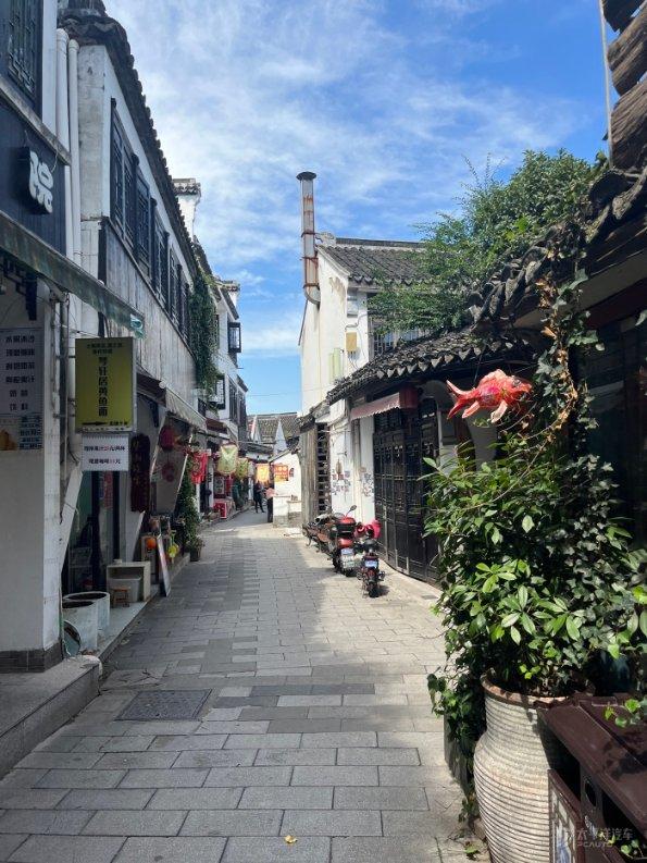挑夫出联“人轻担重轻挑重”，秀才对不出欲轻生，周渔璜：我来！